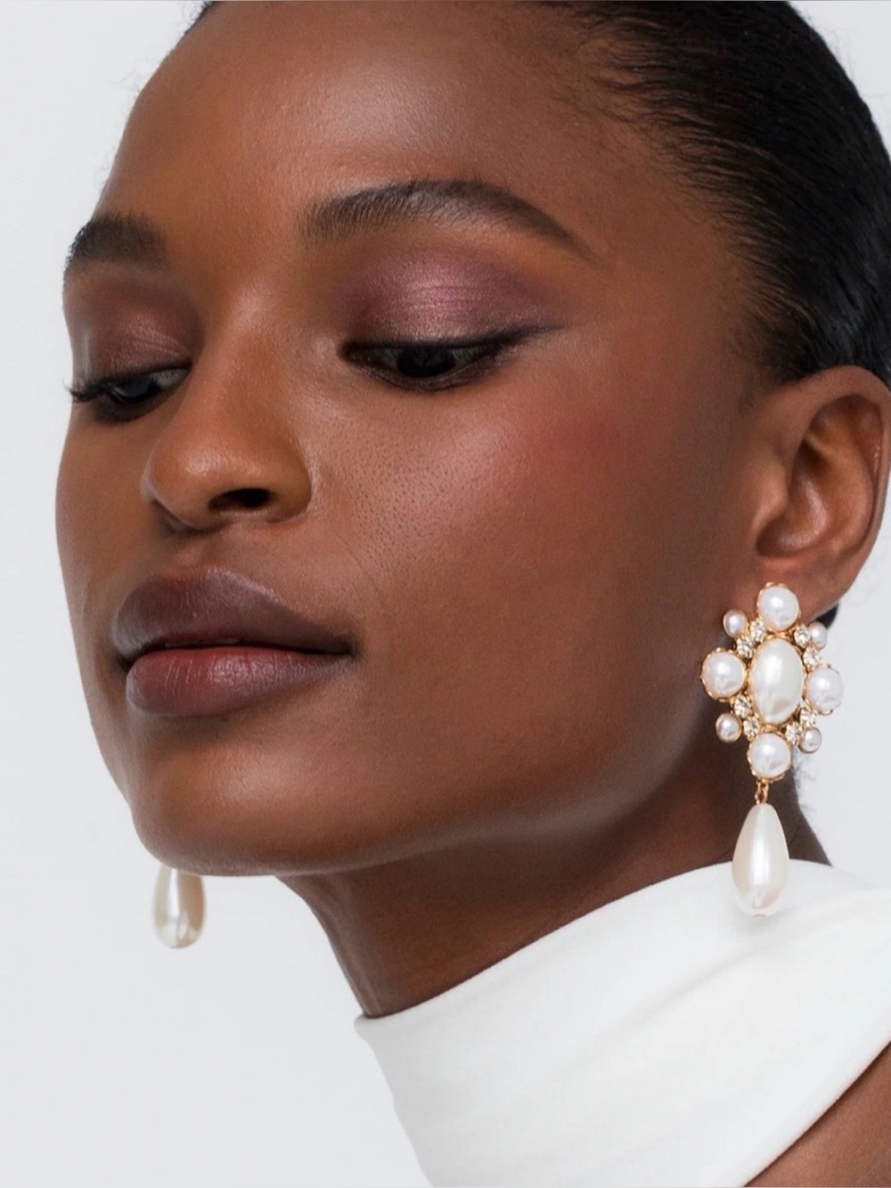 Elegant Pearl Cluster Drop Earrings - White and Gold